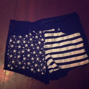 Black heart american flag low rise shorts